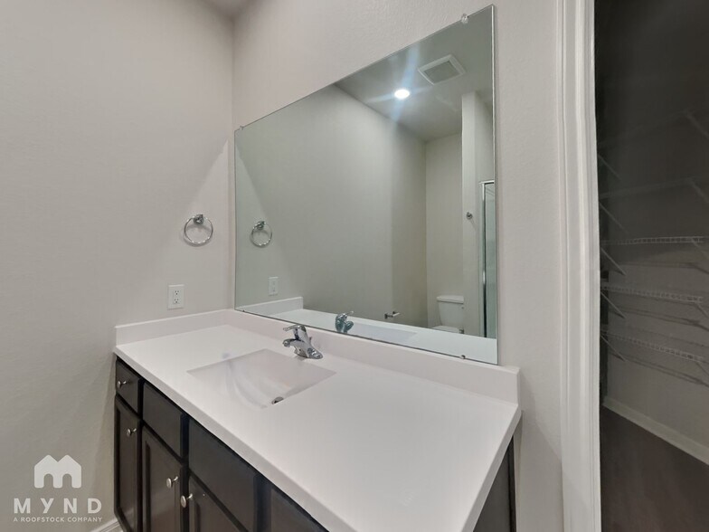 Building Photo - 15507 Caramel Spgs Dr