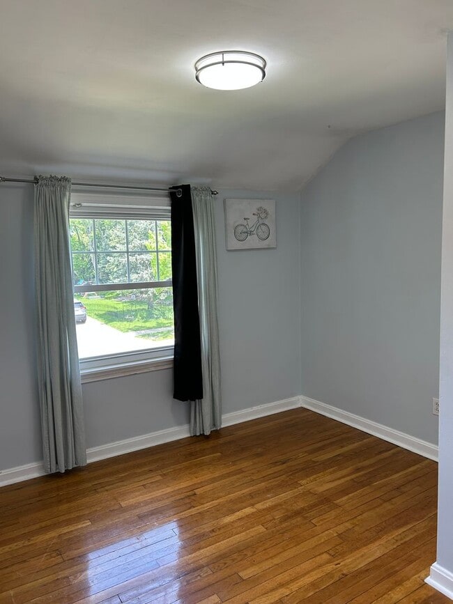 Building Photo - Spacious Colonial For Rent in Lyndhurst