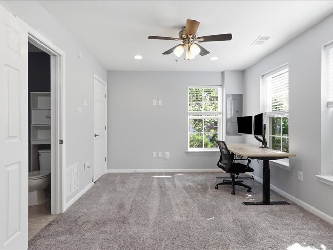 Building Photo - 3 Bed/2.5 Bath End-of-Row Beltsville Townhome