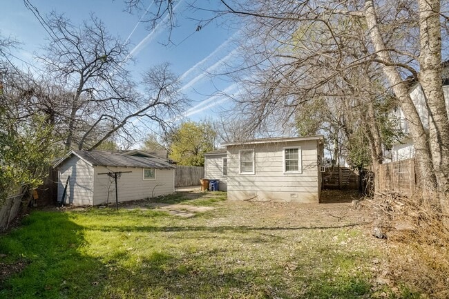 Building Photo - 2933 Moss St