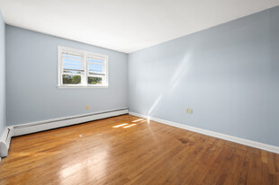 Building Photo - 38 Deerfield Ct