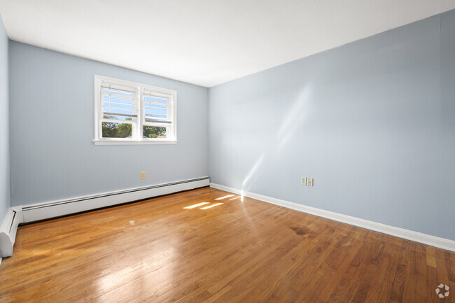 Building Photo - 38 Deerfield Ct