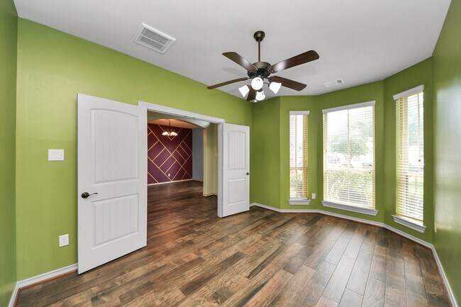 Building Photo - 2406 Aura Ct