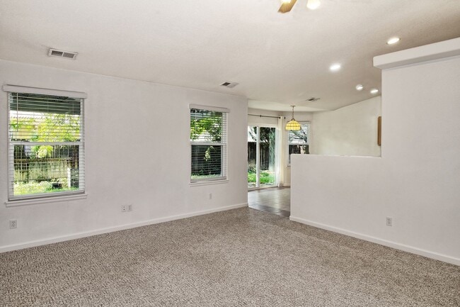 Building Photo - 598 Garnet Dr