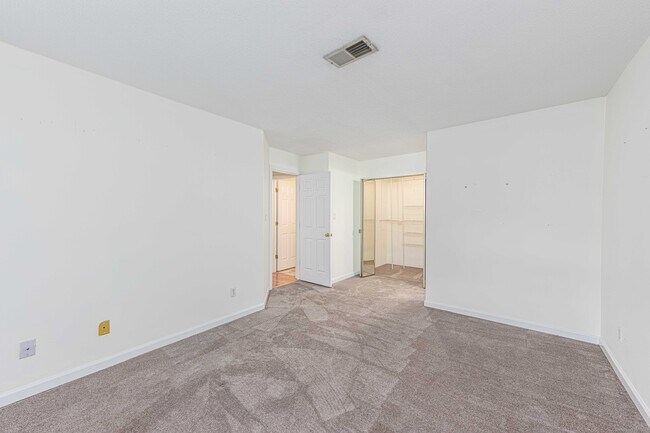 Building Photo - 1 Forest Glen Cir