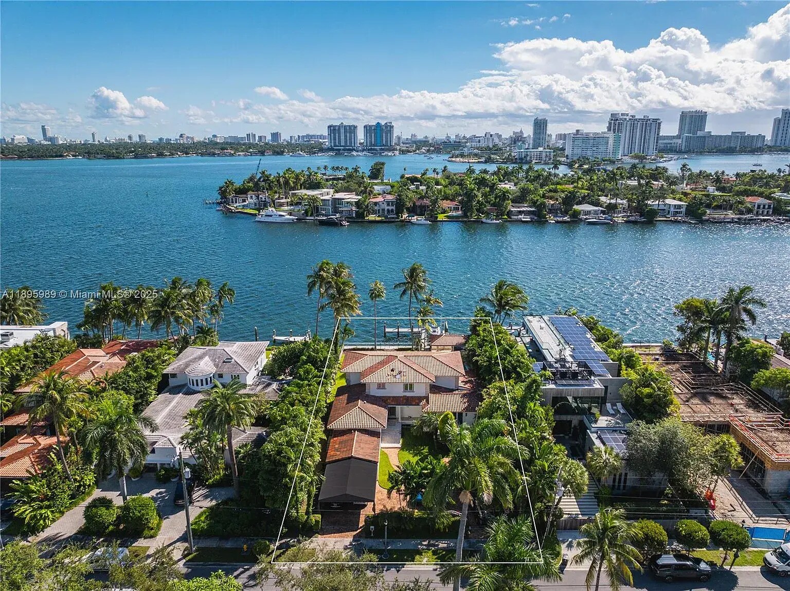 Building Photo - 617 E Dilido Dr