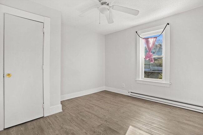 Building Photo - 7 George St