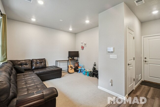 Building Photo - Charming 3BR Townhome in Castle Pines