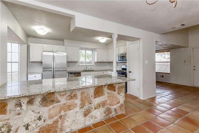 Building Photo - 4200 Everest Ln