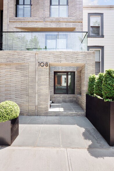 Building Photo - 108 India St