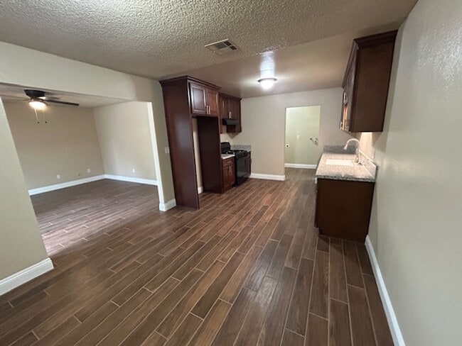 Building Photo - *** MOVE IN SPECIAL - $300.00 OFF FIRST MONTHS RENT***