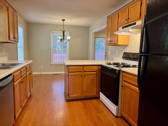 Building Photo - Home Sweet Dallas Home!