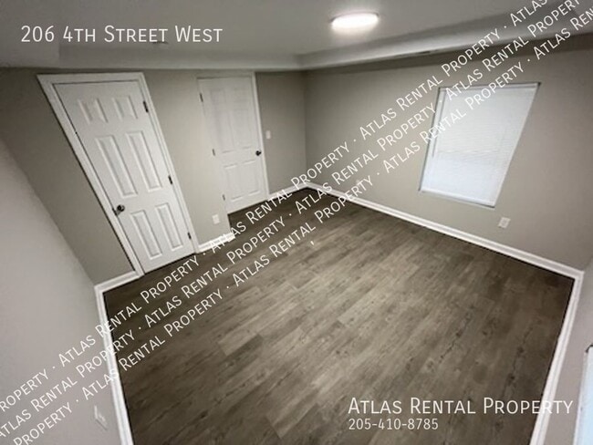 Building Photo - 206 4th St W
