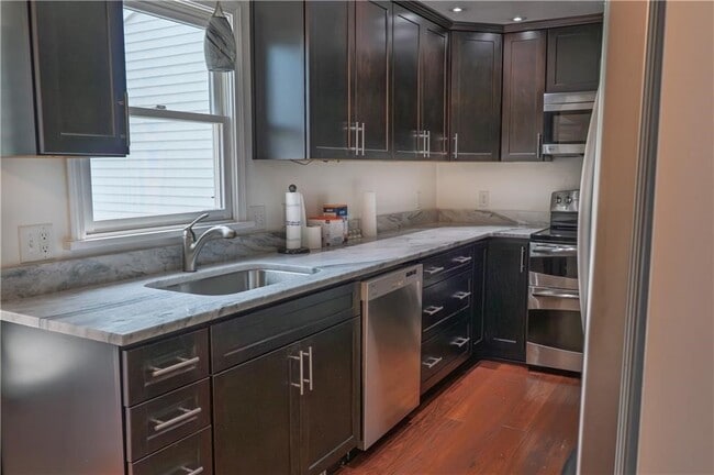 Building Photo - 217 Wycliff Dr