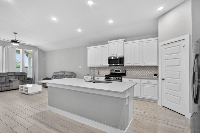 Building Photo - 26323 Hunter Ln
