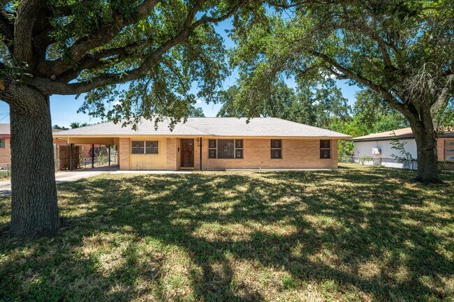Building Photo - 612 La Vista Ave