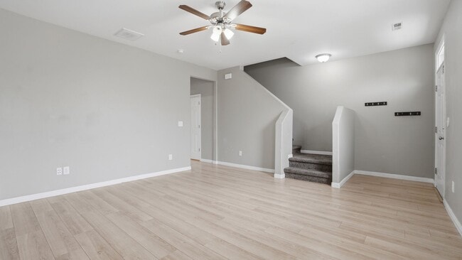Building Photo - 4 Bedroom Townhome in Daybreak!!