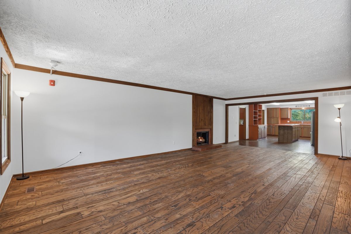 Building Photo - 780 N Van Dyke Rd