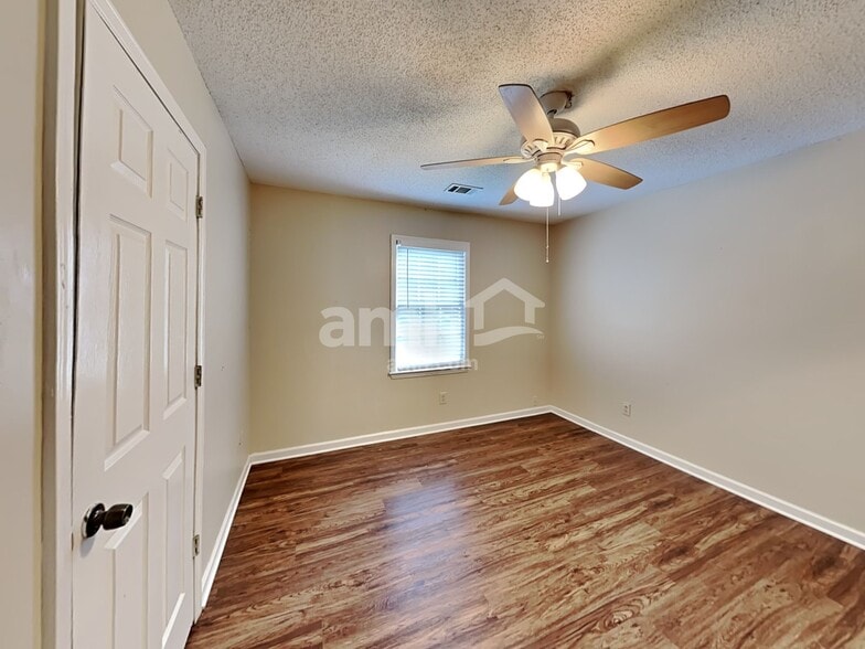 Building Photo - 3846 Deercreek Dr