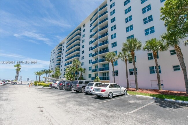 Building Photo - 7501 E Treasure Dr