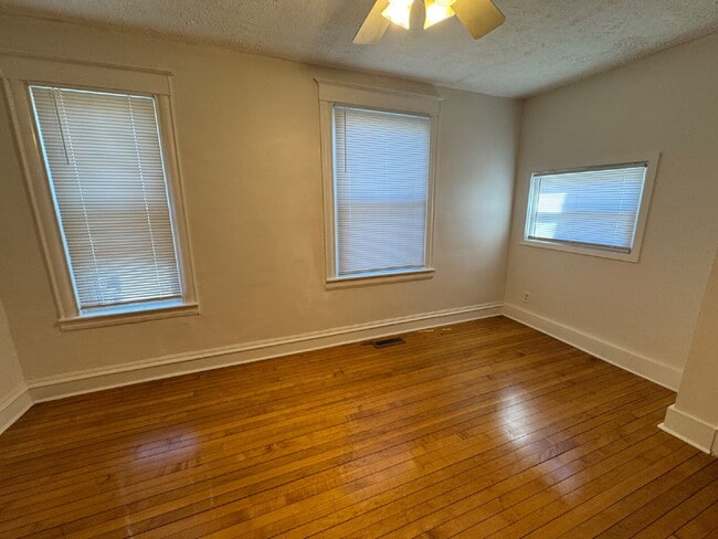 Building Photo - 2522 5th St NE