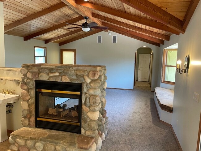 Building Photo - Spacious 4 Bedroom 4 Bath Ojai Home