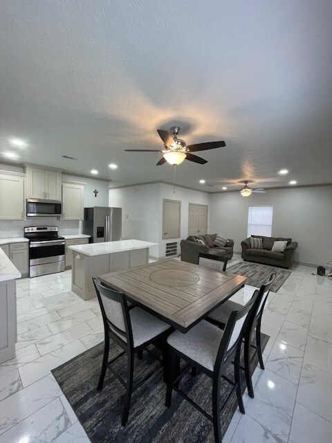 Open floor plan - 2995 Pecos St