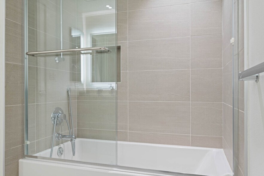 Building Photo - 5851 W 88th-Serenity Suite 318C-88