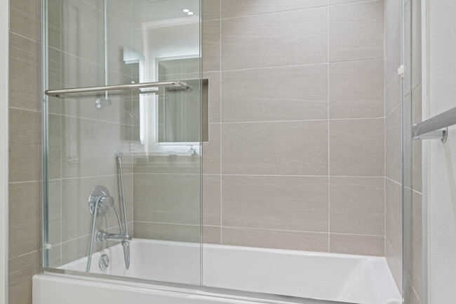 Building Photo - Opulent, Fully Furnished Private Room in S...