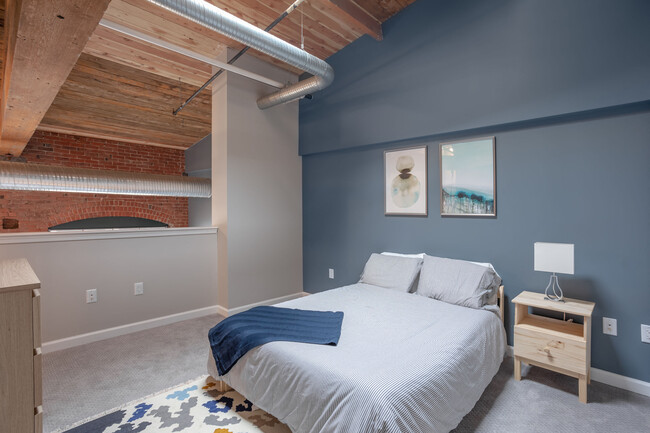 Building Photo - Cherry Street Lofts