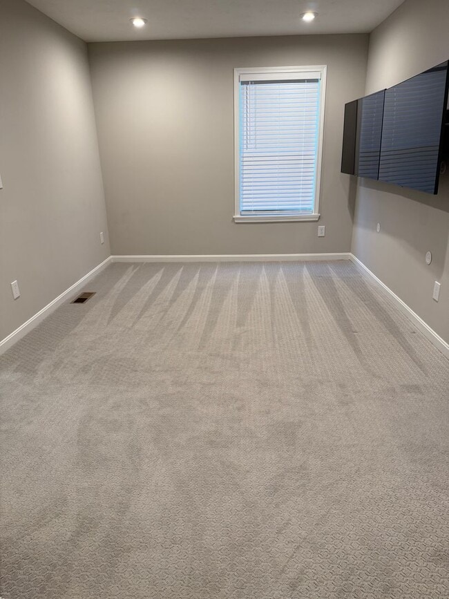 Building Photo - Silver Creek Meadows Subdivision