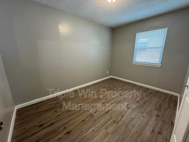 Building Photo - 9609 Winkler Dr