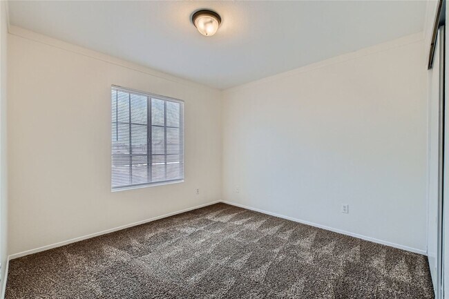Building Photo - 4726 English Lavender - Gated community! R...