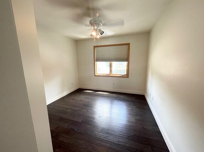 Building Photo - 3010 Fairview Rd SW