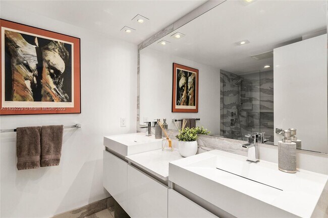 Building Photo - 1627 Brickell Ave