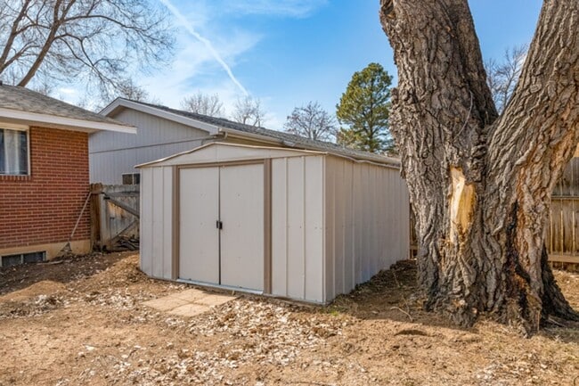 Building Photo - 604 Tulane Dr