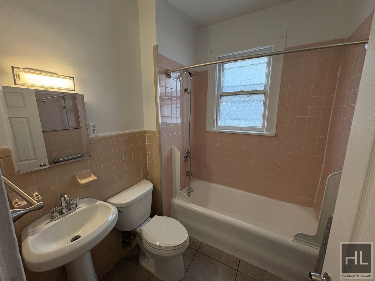 Building Photo - Park Hill Ave, Yonkers