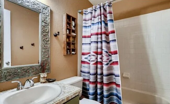 Building Photo - Beautiful 2 Bed 2 Bath in the heart of Bou...