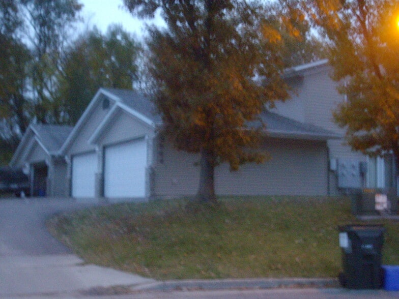 Building Photo - 3563 E Meadows Pl