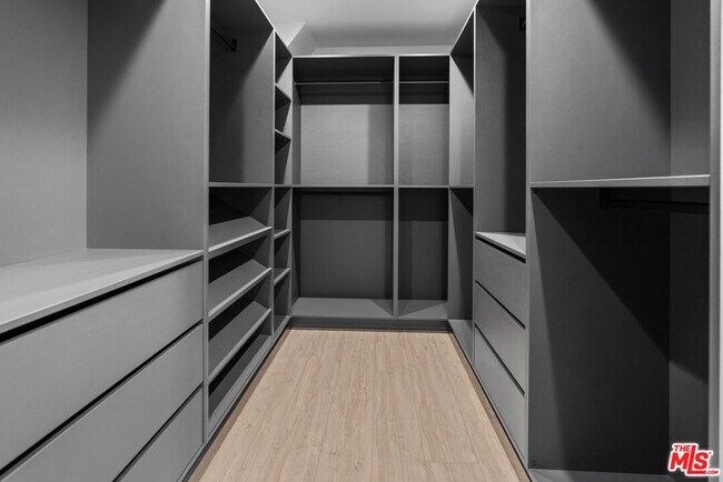 Building Photo - 15224 W Holyland Dr