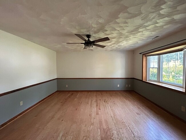 Building Photo - Charming 3-Bedroom Ranch on Oversized Corn...