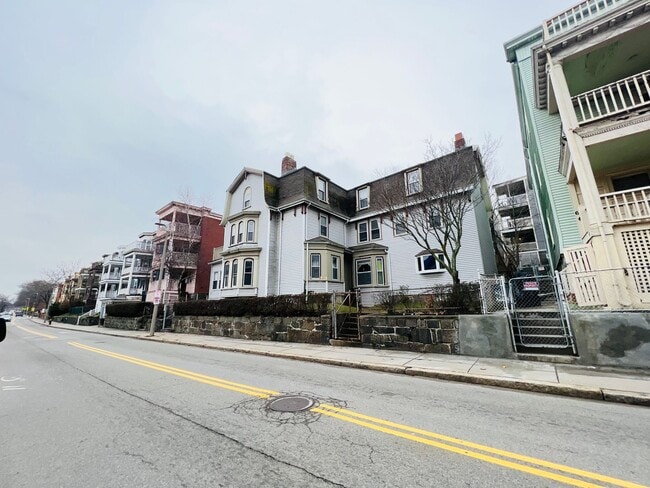 Building Photo - NEWLY RENOVATED 4-BED PENTHOUSE UNIT WITH EASY ACCESS TO HIGHWAY AND PUBLIC TRANSPORTATION!