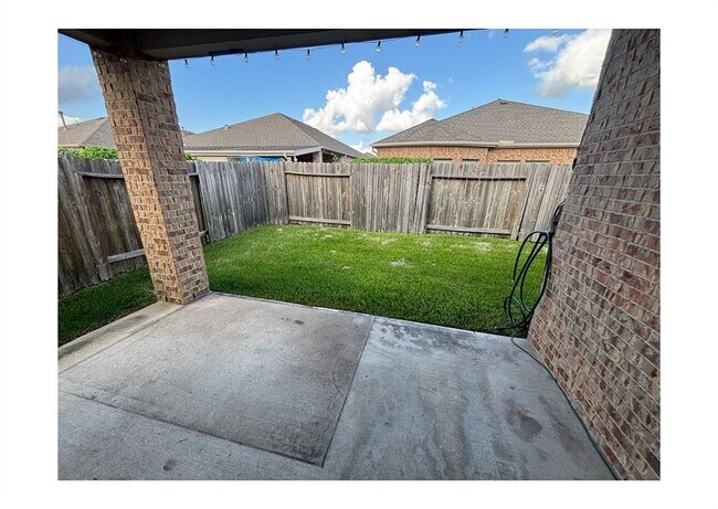 Building Photo - 15518 Huddleston Dr