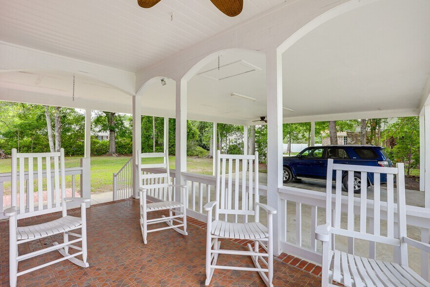 Building Photo - 206 Lakeland Dr