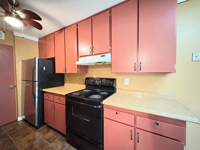 Building Photo - Modern Condo in Prime College Area Location