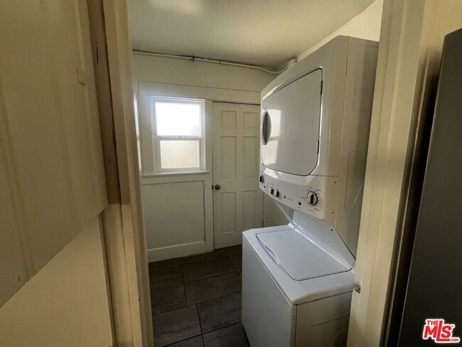 Building Photo - 1436 S Norton Ave