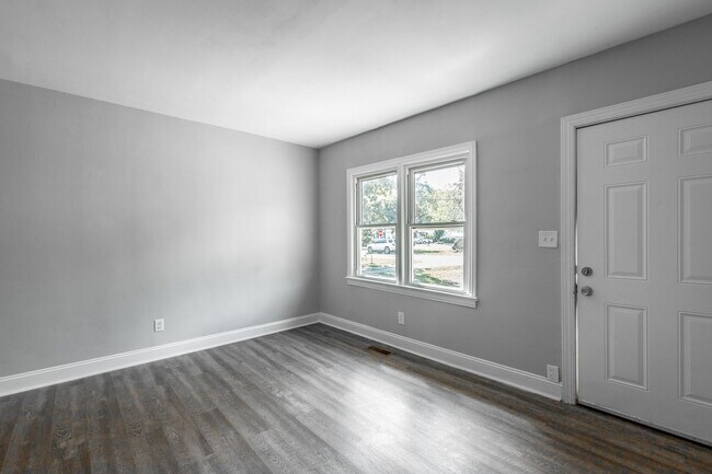 Building Photo - 5109-5111 Sunbeam Ave