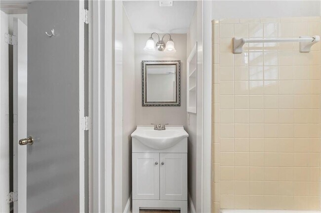 Building Photo - 320 Crossville Ct