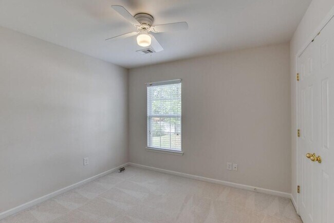 Building Photo - 1510 Chestnut Springs Rd