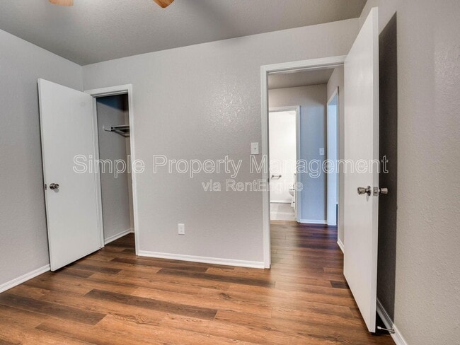 Building Photo - 1710 Hillcrest Dr